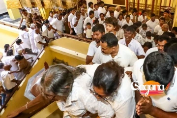 ඔන්න පින පැහැදුන හැටි... මේ අයට විතරක් අද දළදා වඳින්න විශේෂ අවස්ථාවක්...