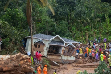 வயநாட்டில் இன்று திடீர் நில அதிர்வு.., மக்கள் பாதுகாப்பான இடத்திற்கு மாற்றம்
