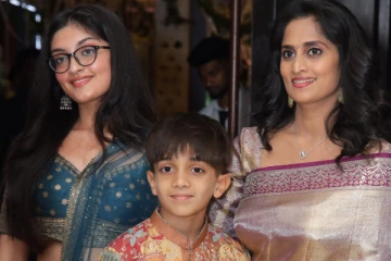 அஜித் மகளின் லேட்டஸ்ட் போட்டோ.. நடிகர் காளிதாஸ் ஜெயராம் திருமணத்தில் அஜித் குடும்பம்