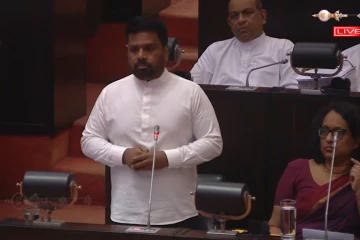 ජනාධිපති පාර්ලිමේන්තු සභාගර්භයට පැමිණේ - ජනපති පාර්ලිමේන්තුව ඇමතීම ආරම්භයි [LIVE]