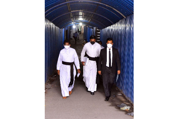 "முன்னாள் ஜனாதிபதியை கைது செய்" வலியுறுத்தும் கத்தோலிக்க திருச்சபை!(Photo) | Fr Jude Chirstchanda Complaint To Police