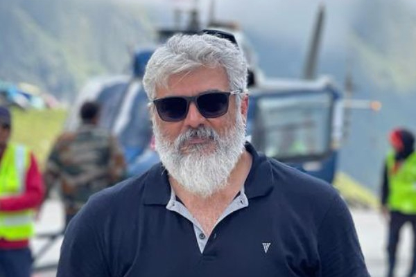 மாஸ்ஸாக ஹெலிகாப்டரில் பயணம் செய்த நடிகர் அஜித் - இணையத்தில் படுவைரலாகும் வீடியோ