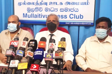 இலங்கையில் பயங்கரவாத தடைச்சட்டத்தினை முற்றாக நீக்கக்கோரி கையெழுத்து போராட்டம் (PHOTOS)