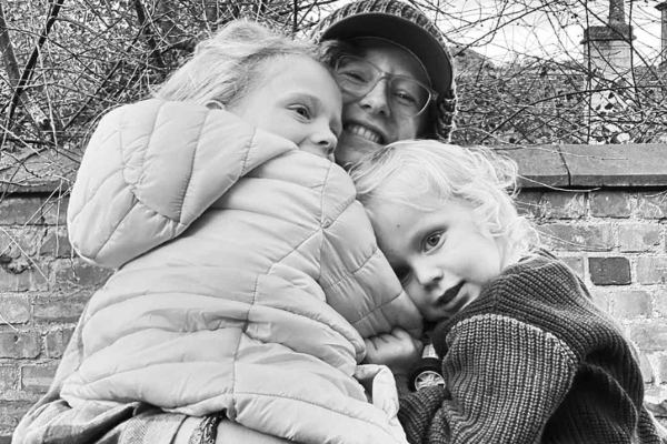 கிருஸ்துமஸ் கொண்டாட்டத்தில் துயரம்; தீ விபத்தில் தாயும் இரு குழந்தைகளும் உயிரிழப்பு | Mother And Two Children Die In Boxing Day Fire