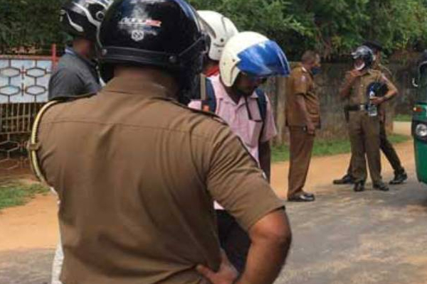 யாழில் இரண்டு பொலிஸ் அதிகாரிகளின் இழிவான செயல்! | Alcohol Addiction Of Two Police Officers In Jaffna