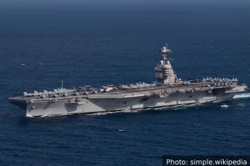 உலகின் மிகப்பெரிய போர் கப்பலில் விபத்து: கிரீட் தீவுக்கு திருப்பி விட்ட அமெரிக்கா