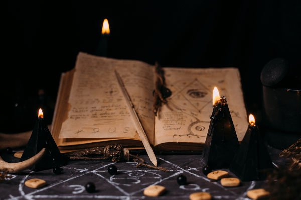 பகீர் கிளப்பிய சூனியக்காரிகளின் மரணம்! பில்லி சூனியம் செய்த 3 பெண்களுக்கு நேர்ந்த கதி | 3 Women Beaten To Death Witchcraft