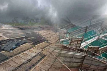 சீரற்ற வானிலையால் குருநாகலில் 100 வீடுகள் சேதம்