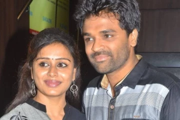 பாவாடை அணிந்து தனது மகள்களுடன் நடனம் ஆடிய சீரியல் நடிகர்- வைரல் போட்டோ