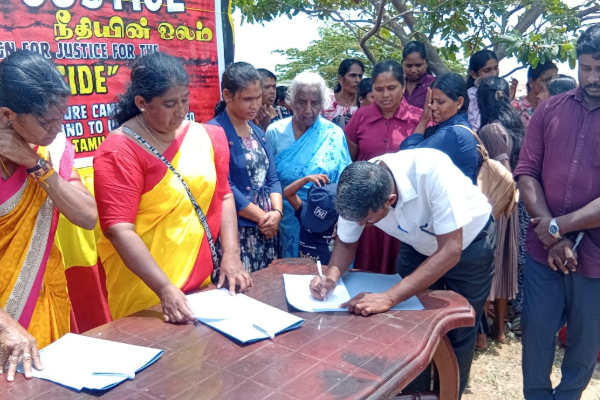 நீதியின் ஓலம் ; யாழ் செம்மணியில் கையொப்ப போராட்டம் முன்னெடுப்பு | Cry Justice Signature Underway Semmani Jaffna