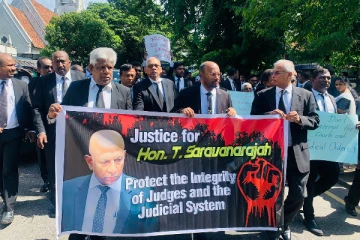 நாட்டை விட்டு வெளியேறிய நீதிபதி சரவணராஜா: கொழும்பில் போராட்டத்தில் இறங்கிய சட்டத்தரணிகள் (Video)
