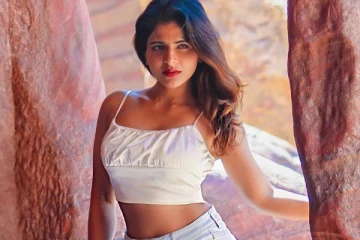 நடிகை ஐஸ்வர்யா மேனன் ஷார்ட் உடையில் கிளாமர் போட்டோஷூட்