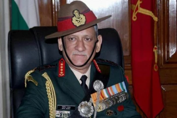 ஹெலிகாப்டர் விபத்தில் இந்திய முப்படைகளின் தலைமை தளபதி பிபின் ராவத் மரணம்!