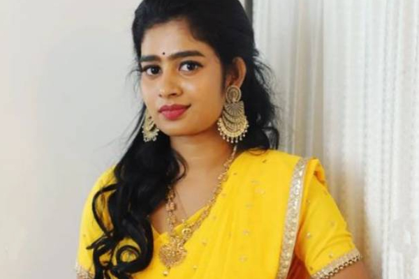 பிக்பாஸ் கொண்டாட்டத்தில் குத்தாட்டம் போட்ட இலங்கைப் பெண் ஜனனி! | Bigg Boss Celebration Sri Lankan Girl Janany Dance