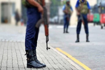 மாடுகளை திருடி விற்ற கடற்படை வீரர்