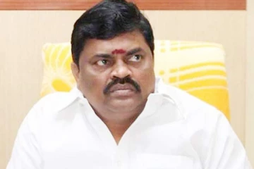 ராஜேந்திர பாலாஜி சினிமா பாணியில் கார்களில் மாறி மாறிச் சென்று தப்பித்தார் - போலீசார் தகவல்