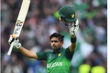 டி20 கிரிக்கெட்டில் புதிய உலக சாதனை படைத்த பாகிஸ்தான் கேப்டன் பாபர் அசாம்! கோலி, கெயில் சாதனைகளை ஊதித்தள்ளி அசத்தல்
