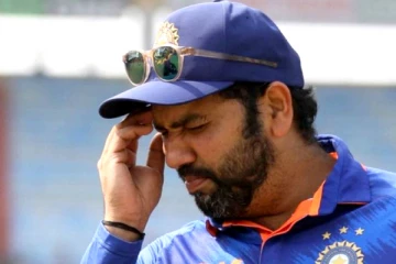 பேட்டிங்கா., பவுலிங்கா? தலையில் கையை வைத்துக்கொண்டு யோசனையில் மூழ்கிய ரோஹித் ஷர்மா! வைரல் வீடியோ