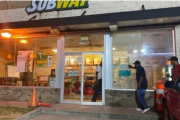 சாண்ட்விச்சில் அதிகமான மயோனைஸ்.. ஊழியரை துப்பாக்கியால் சுட்ட நபர்! என்ன நடக்குது?