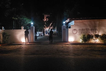 யாழில் இளைஞரொருவர் மீது அடையாளம் தெரியாத கும்பலால் வாள்வெட்டு தாக்குதல் (Video)