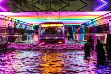 சென்னையில் இடி, மின்னலுடன் வெளுத்து வாங்கிய மழை..சுரங்க பாதைகளில் ஊர்ந்து சென்ற வாகனங்கள்!