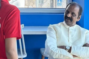 திமுக-வின் ஆதரவோடு தான் பெண்களை மிரட்டுகிறார்!! வைரமுத்து வெளுத்து வாங்கும் பிரபல பாடகி..