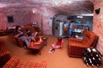 கதையல்ல.. பூமிக்கடியில் ஆடம்பரமாக வாழும் மக்கள் - ஓர் வினோத நகரம்!