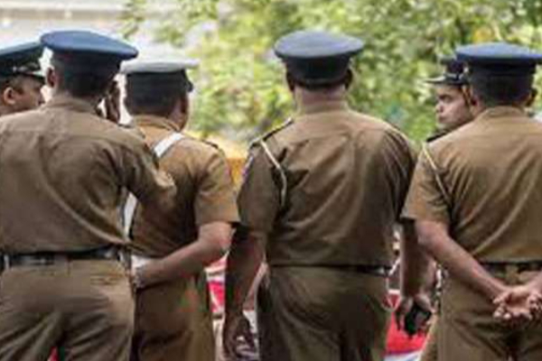 கையடக்க தொலைபேசியை உடைத்தெறிந்த தந்தை - மாணவியின் விபரீத முடிவு | Students Wrong Decision For Mobile