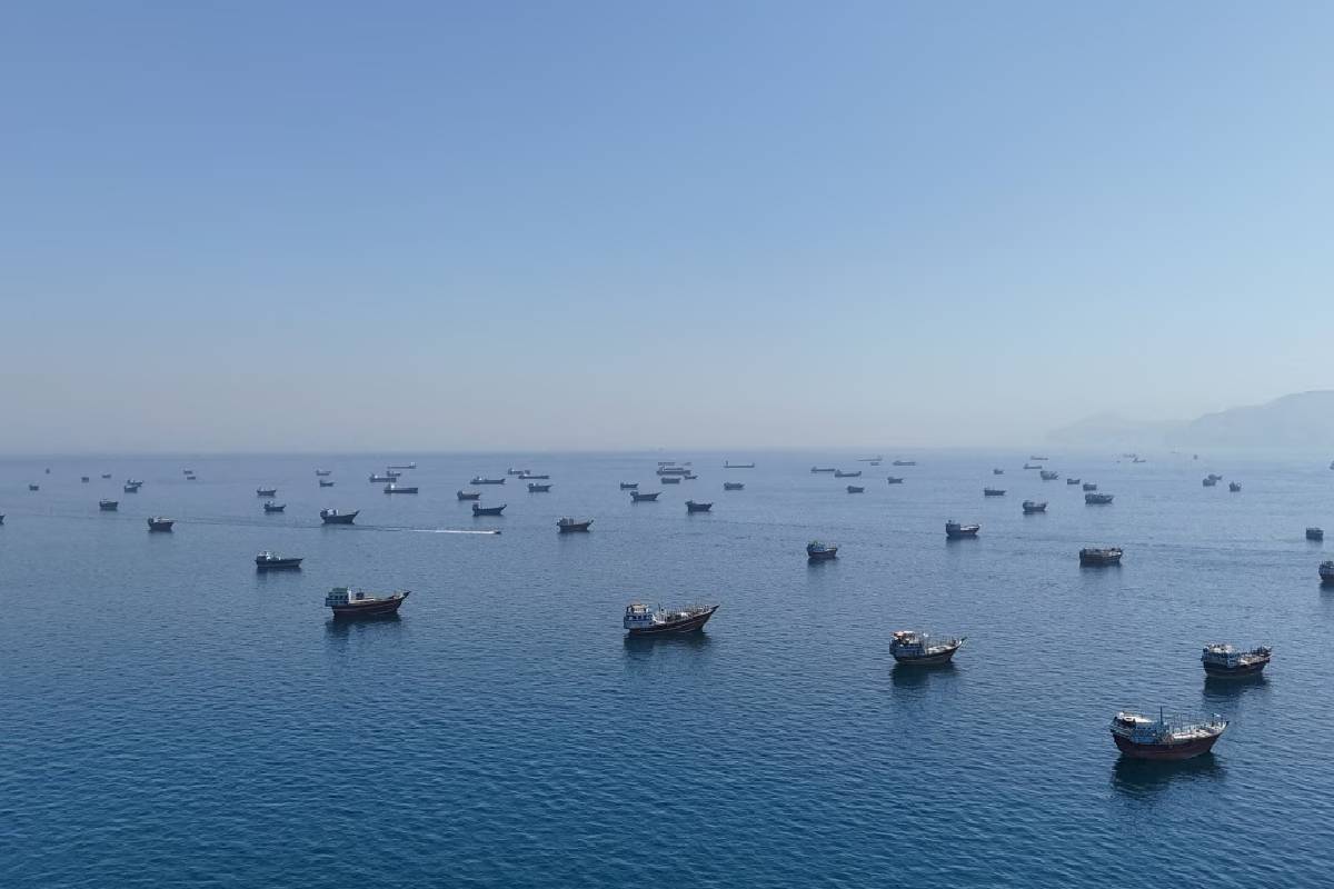 வளைகுடாவில் அமெரிக்காவின் இரகசிய எண்ணெய் நடவடிக்கை? செயற்கைக்கோள் படங்கள் வெளியிடும் உண்மை | America S Secret Oil Operation In The Gulf