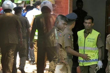 இளம் பெண்ணின் கழுத்தை அறுத்து கொலை செய்த நபர்