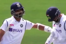 தன்னை அவுட்டாக்கிய ஜடேஜாவை தட்டிக்கொடுத்த ரஹானே: குவியும் பாராட்டுகள்