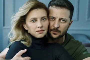 உக்ரைன் அதிபர் ஜெலன்ஸ்கி : போருக்கு மத்தியில் போட்டோ ஷூட்  சர்ச்சையாகும்  புகைப்படம்