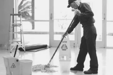 வருடத்திற்கு ரூ.1.8 கோடி சம்பாதித்தாலும் துப்புரவுப் பணி செய்யும் 56 வயது நபர்.., அவர் கூறும் காரணம்