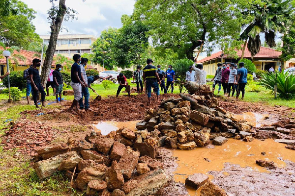 நினைவுச்சின்னங்களை அழிக்க முற்படுபவர்களுடன் எப்படி இணைந்து வாழ்வது! | University Of Jaffna Mullivaikal Memorial நினைவுச்சின்னங்களை அழிக்க முற்படுபவர்களுடன் எப்படி இணைந்து வாழ்வது! | University Of Jaffna Mullivaikal Memorial