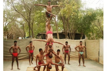 தமிழரின் பாரம்பரிய கலை மல்லர் கம்பம்