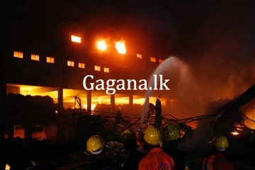 පිටකොටුවේ වෙළඳ සැලක ගින්නක්. - (UPDATE /VIDEO)