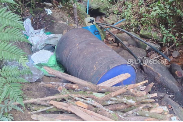 மஸ்கெலியாவில் சட்டவிரோத மதுபான தயாரிப்பு - வசமாக சிக்கிய சந்தேகநபர் | Suspecct Arrest Regarding Alcohol மஸ்கெலியாவில் சட்டவிரோத மதுபான தயாரிப்பு - வசமாக சிக்கிய சந்தேகநபர் | Suspecct Arrest Regarding Alcohol