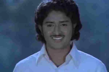 முகம் எல்லாம் வத்தி போய், நடக்க முடியாமல் ஆளே மாறிய பிரபல நடிகர்