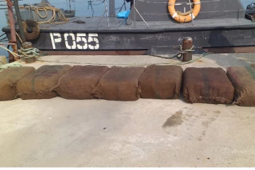 மாதகல் கடற்பரப்பில் இரண்டு வெவ்வேறு இடங்களில் கஞ்சா மீட்பு  : பொலிஸார் தீவிர விசாரணை (Video)