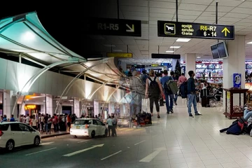 கட்டுநாயக்க விமான நிலையம் செல்பவர்களுக்கு நெருக்கடி - மாபியா குழுவின் அட்டகாசம்