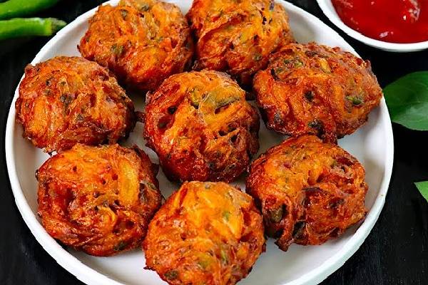 Onion Bonda: டீ கடை பாணியில் வெங்காய போண்டா | Tea Kadai Style Onion Bonda Recipe In Tamil