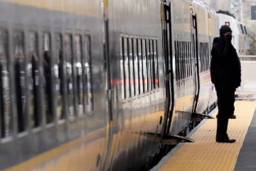 கனடா முழுவதும் ஸ்தம்பிக்கும் இரயில் சேவை: மக்களுக்கு அறிவுறுத்தல்