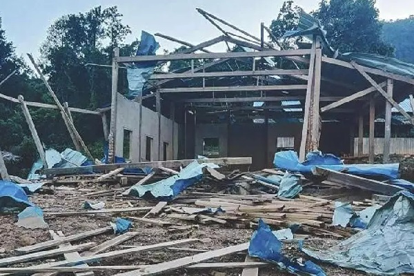 மியான்மாரில் தேவாலயம் மீது விமான தாக்குதல் - பச்சிளம் குழந்தை உட்பட ஐவர் பலி | Myanmar Airstrikes Hit Churches
