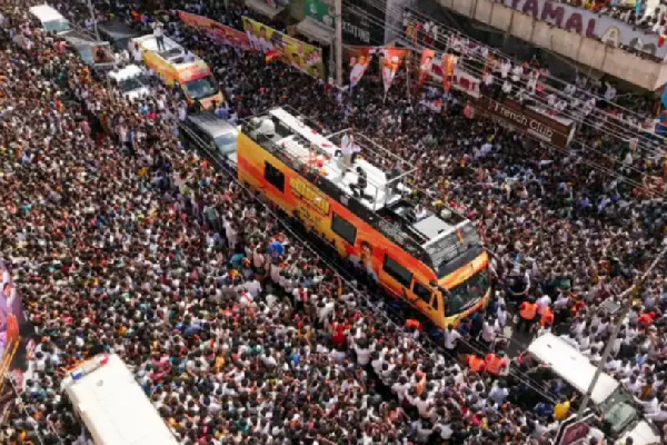 விஜய் தொடர்பில் சென்னை உயர்நீதிமன்றம் கடும் எச்சரிக்கை: அடுக்கடுக்கான கேள்விகளை தொடுத்த நீதிபதி | Tvk Vijay Over Karur Stampede