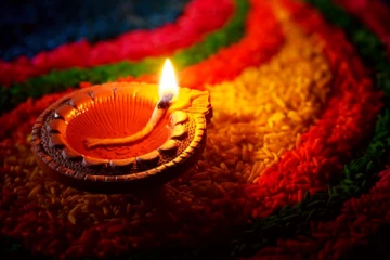 இந்த தீபாவளியில் 12 ராசிக்கும் அதிர்ஷ்டத்தை அளிக்கப் போகும் நிறம் என்ன தெரியுமா?