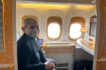 ஜெர்மன் விமான நிலையத்தை வந்தடைந்தார் இசைஞானி இளையராஜா (VIDEO)