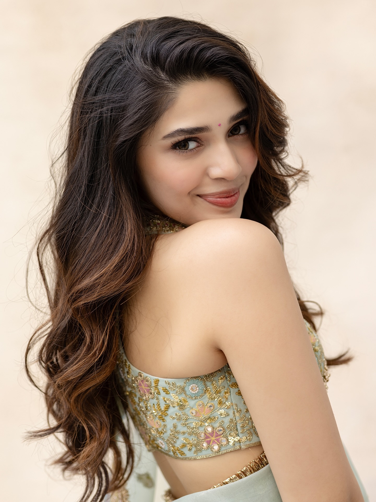 க்ரித்தி ஷெட்டி சேலையில் அழகிய போட்டோஷூட் 5 Gallery