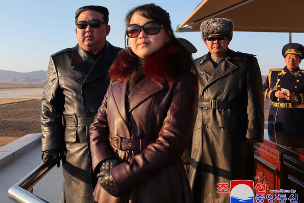 வடகொரியாவில் பலரது கவனத்தையும் ஈர்த்து வரும் இளம்பெண்! | North Korea S Next Leader