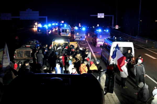 பிரான்ஸ் , இத்தாலி எதிர்ப்பு; EU விவசாயிகள் போராட்டம்; முக்கிய ஒப்பந்தம் ஒத்திவைப்பு | Protests Eu Mercosur Agreement Postponed