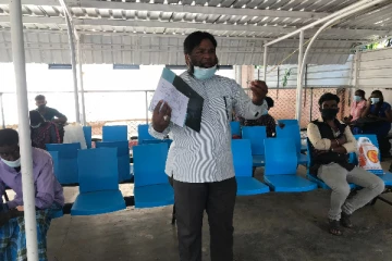 வைத்தியர்களின் தொழிற்சங்க போராட்டம் மக்களையே பாதிக்கின்றது: தனிநபரால் கவனயீர்ப்பு(Photos)